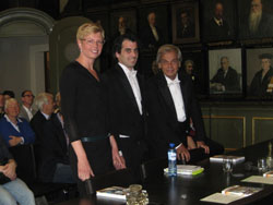 Sebastiaan at the University of Leiden, surrounded by his ‘paranimfen’ Lotje de Vries (left) and Mr Soeters, father of the candidate (right)