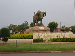 Place de Sogolon, Kalaban coura - Bamako, Mali. Photo: Rgaudin, Wikimedia Commons, Public Domain.