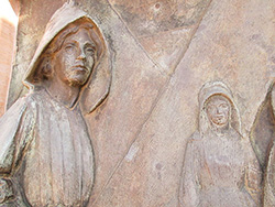 Relief at the women's Memorial, Bloemfontein. Photo: Katangais, Wikimedia Commons, CC BY-SA 3.0