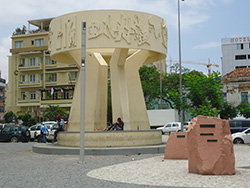 Largo Infante D. Enrique, Luanda. Photo: Fabio Vanin, Wikimedia Commons, CC BY-SA 3.0