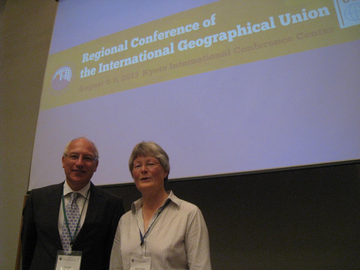 Ton Dietz together with Dr Joos Droogleever Fortuijn, a vice president of IGU 