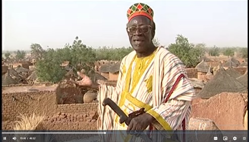 Still from 'Bonnet Rouge, où vas-tu?' (2000)